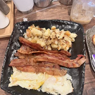 Standard breakfast Standard Platter with Home Fries