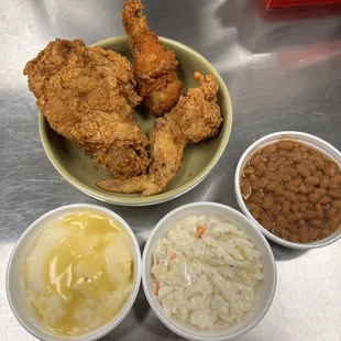 3 Piece Box Spicy &amp; Regular with Mashed Potatoes &amp; Gravy Baked beans and Coleslaw