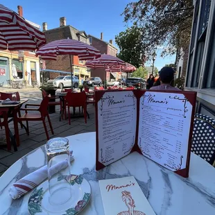 Fun street scape and not too noisy !