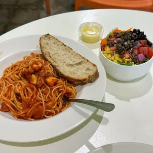 Mixed Seafood Spaghetti with Side Salad