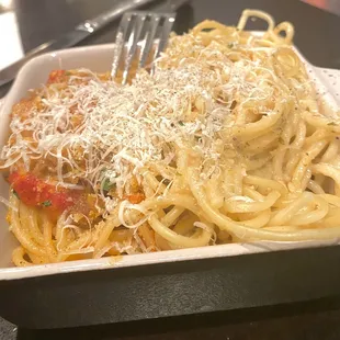 HH bolognese with red/white sauce and spaghetti in place of rigatoni. Good, could have more sauce.