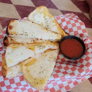 Garlic cheese bread appetizer