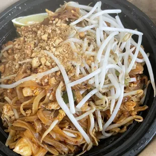 a plate of pad thai noodles