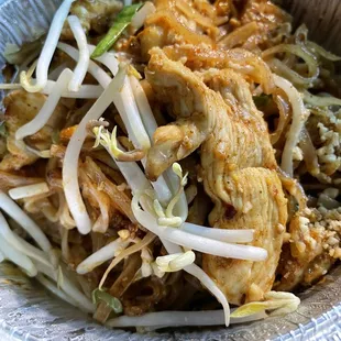Chicken pad Thai lunch special