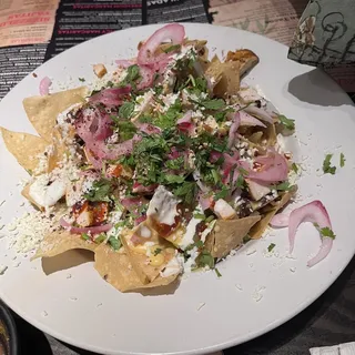 CHICKEN NACHOS