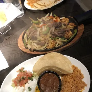 SHRIMP FAJITA