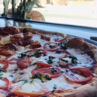 a close up of a pizza