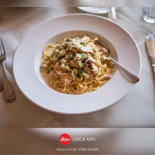 Lion&apos;s Mane Over Pasta with Champagne Sauce