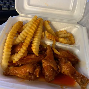 Med hot wings with fries.  Love mami wings!!