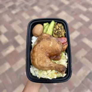 ig: @whatsviveating  |  rice with soy braised chicken leg quarter