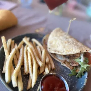 Tandoori  Chicken Gyro and sangria