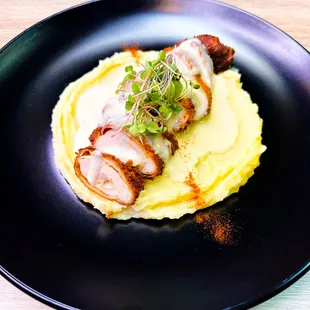 Costa Rica is a big inspiration for us, this Gordon Blue with a bed of mashed potatos, tropicalized from CR is a great option.