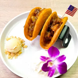 An amazing twist on this comfort food, we present our Caramel Apple Pie Tacos