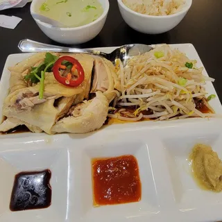 F6. Hainan Chicken in Rice Noodle Soup