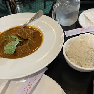 M4. Mamak Special Beef Rendang