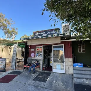 Quaint little restaurant with plenty of seating outside