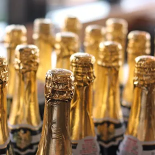 Bottomless mimosas available everyday till 3pm