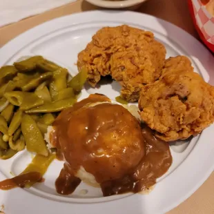 Fried chicken, green beans, mashed  potatoes with gravy.