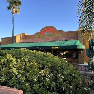 the outside of the restaurant