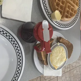 Waffle and grits
