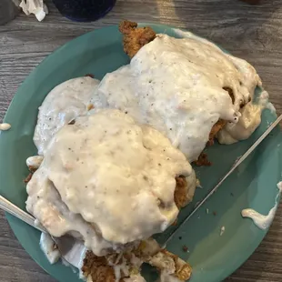 Chicken biscuits and gravy