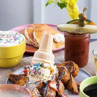 French Toast Mama-Style with Sliced King's Hawaiian bread, sliced fresh strawberries,
blueberries, powdered sugar and Thrifty's Ice Cream