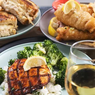 Mama's Comfort Food &amp; Cocktails fresh FIsh Selections.