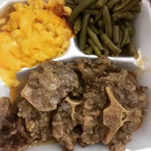 Oxtail with Mac &amp; Cheese and Green Beans