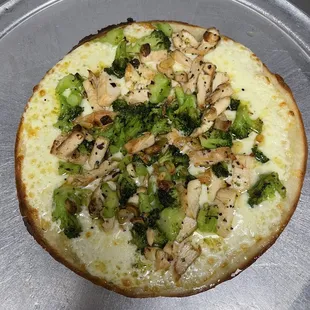 Gluten free white pizza with grilled chicken and broccoli
