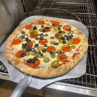 Large pizza  Pepperoni,black olives,jalapeños