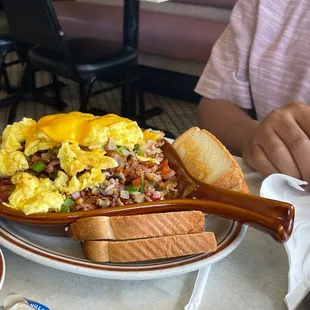 a plate of breakfast food