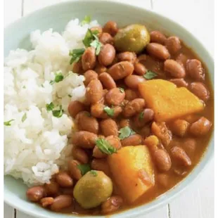 White rice and habichuelas (pink beans and potatoes)
