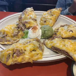 Shredded beef and bean nachos