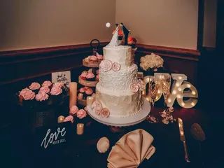 Love Cakes By Dorothy Lane Market