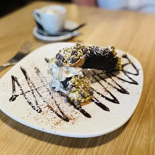 Cannoli- fresh piped like any true Italian likes it!