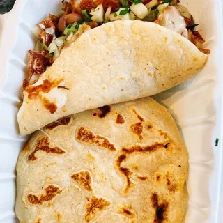 Mami Chelis Quesadilla