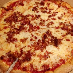 Pizza with bacon.