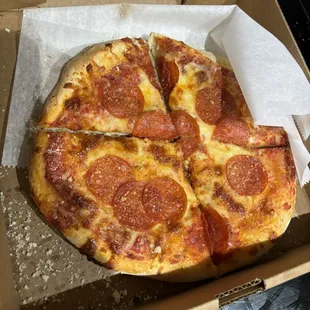 Small pepperoni pizza