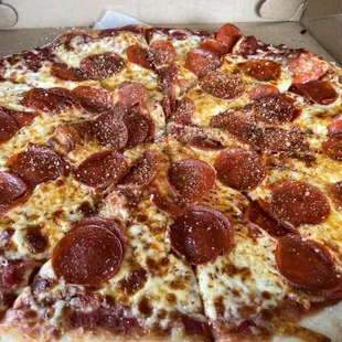 Large Pepperoni Pizza