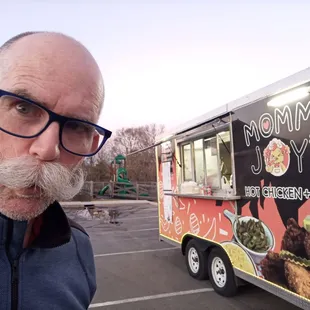 Lonny (@donutduster) showing up for prompt order pickup at Momma Joys food truck