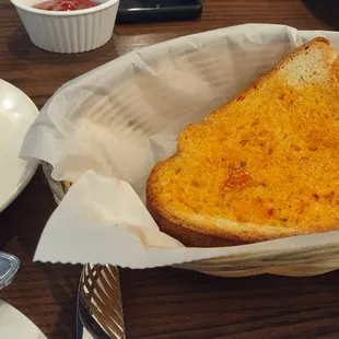 Garlic bread with olive oil.