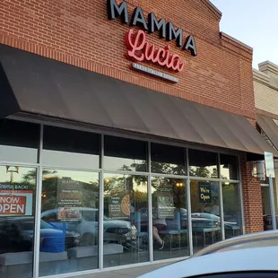 the outside of a restaurant