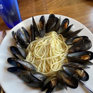 Mussels pasta with olive oil and garlic sauce.