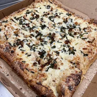 Sicilian pizza with Alfredo sauce, chicken and spinach.