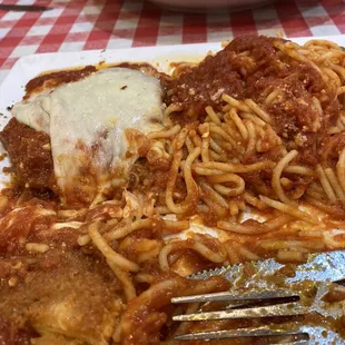 CHICKEN PARMIGIANA, GARLIC BREAD