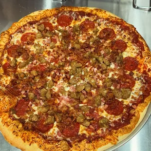 Carnivore lovers pizza