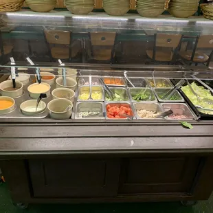 Salad bar, bacon/cheese ultimate breadsticks, lunch specials and menu.