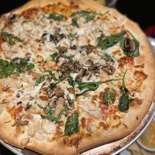 Chicken spinach and mushroom pizza