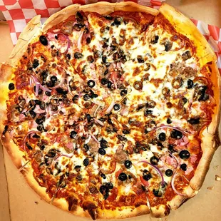 18" meat lovers pizza with mushrooms, onions and black olives added