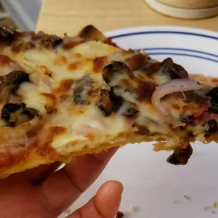 This thin crust held its own... impressive!!